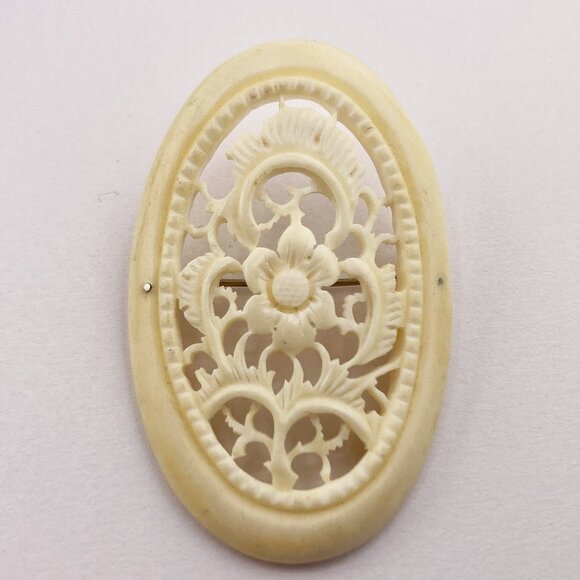 VINTAGE Molded ivory plastic oval shaped brooch with flower and leaf design pin - Picture 3 of 8